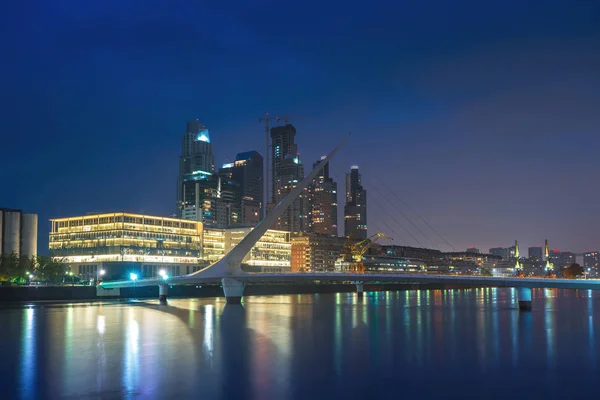 Vista noturna de Puerto Madero, Buenos Aires, Argentina — Fotografia de Stock