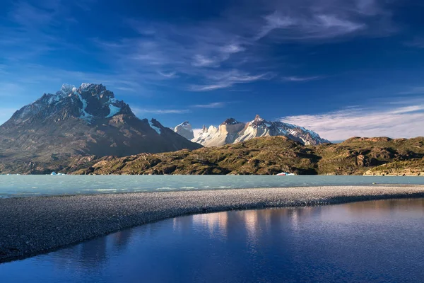 Grey lake, Torres del Paine National Park, Chile — Stock Photo, Image