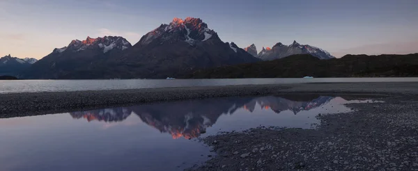 Šedý jezero, národního parku Torres del Paine, Chile — Stock fotografie