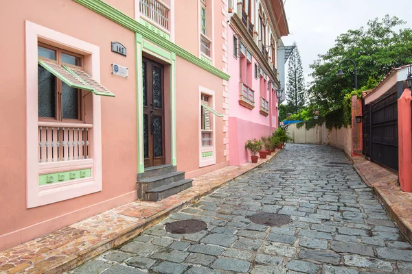 Guayaquil, Ekvator, Şubat - 2017. Las Penas bölgesinde St. Ana hill çok renkli evleri. — Stok fotoğraf