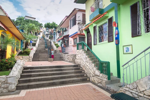 GUAYAQUIL, ECUADOR, FEBRUARY - 2017. Multicolored houses in the Las Penas district on the hill of St. Ana. — Stock Photo, Image