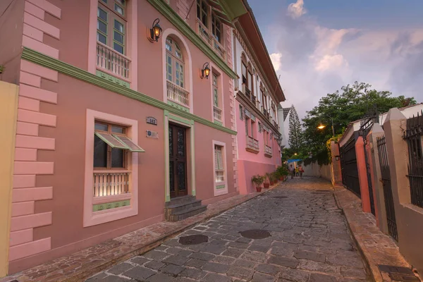 Guayaquil, Ekvator, Şubat - 2017. Las Penas bölgesinde St. Ana hill çok renkli evleri. — Stok fotoğraf