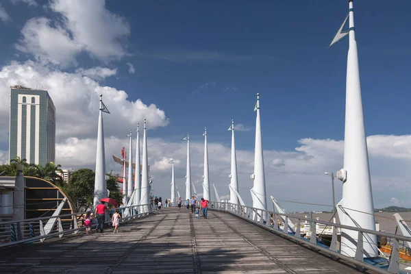 GUAYAQUIL, ECUADOR, FEBRERO 2017. Vista del Malecón y el Río Guayas en Guayaquil, Ecuador, 11 febrero, 2017 —  Fotos de Stock