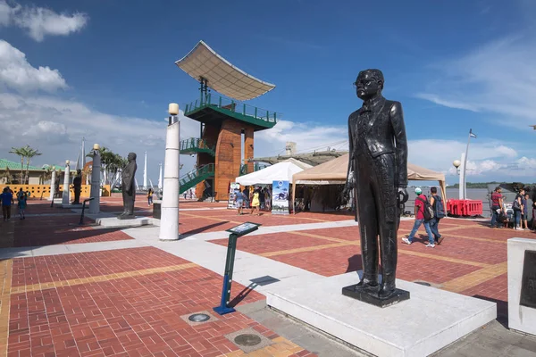 GUAYAQUIL, ECUADOR, FEBBRAIO 2017. Veduta del Malecon e del fiume Guayas a Guayaquil, Ecuador, 11 febbraio 2017 — Foto Stock