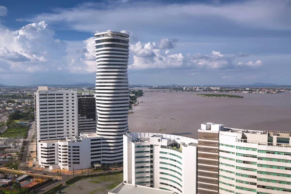 GUAYAQUIL, ECUADOR, FEBRERO 2017. Vista del Malecón y el Río Guayas en Guayaquil, Ecuador, 11 febrero, 2017 —  Fotos de Stock