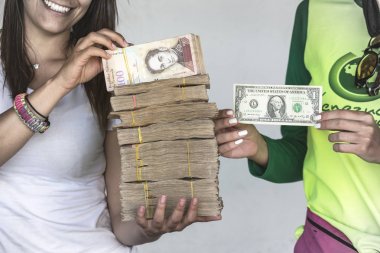 Ekonomik kriz ve Venezuela hiperenflasyon