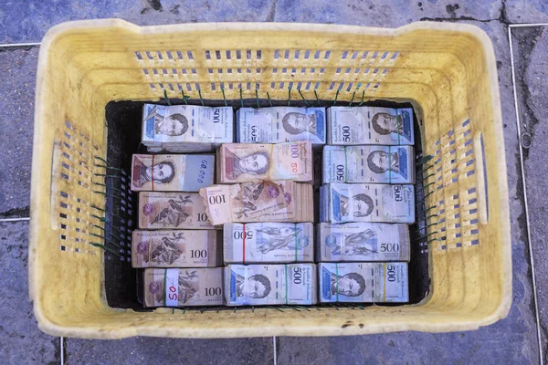 The economic crisis and hyperinflation in Venezuela — Stock Photo, Image