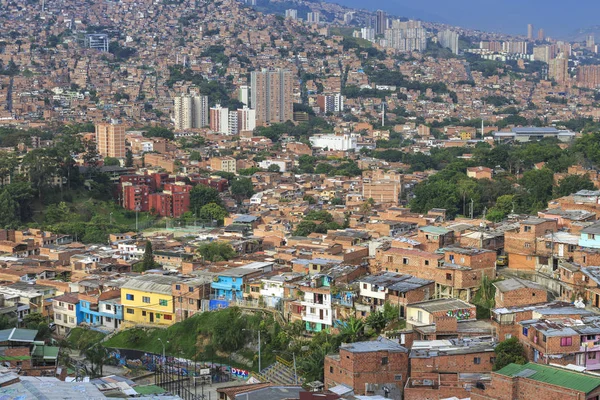 MEDELLIN, COLÔMBIA, 08 de NOVEMBRO de 2017: Comuna 13, antiga favela e — Fotografia de Stock