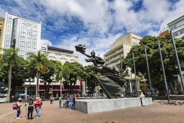 PEREIRA, COLOMBIA - NOVEMBRE 15, 2017: Central Square of Pereira — Stock Photo, Image