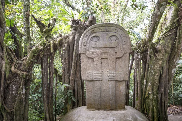 A bálványok San Agustn Régészeti Park, Ludánszki, Kolumbia — Stock Fotó