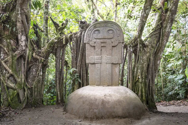 Os ídolos do Parque Arqueológico de San Agustn, Huila, Colômbia — Fotografia de Stock