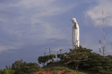 İsa heykeli Santiago de Cali, Valle de Cauca, Kolombiya Kral (Cristo del Rey)