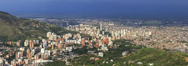 CALI, COLOMBIA - 25 DE OCTUBRE DE 2017: Santiago de Cali es uno de los — Foto de Stock