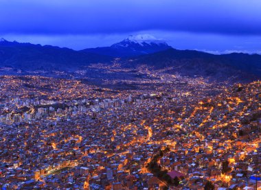 La Paz, Bolivya'nın gece görünümü