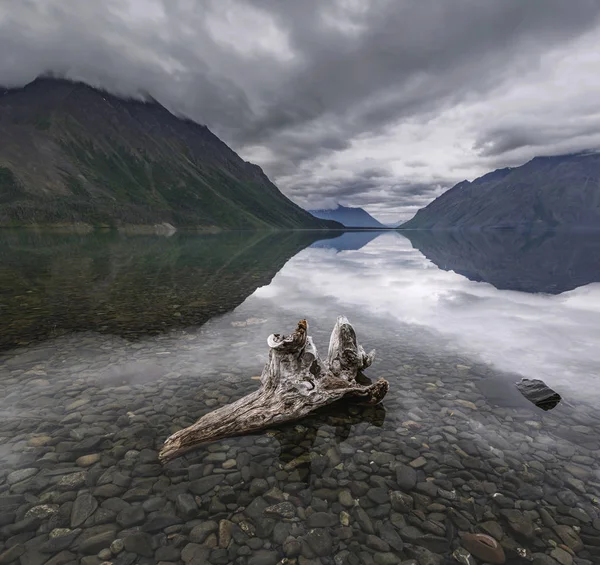 Jezioro Kathleen, Park Narodowy Kluane, Yukon, Kanada — Zdjęcie stockowe