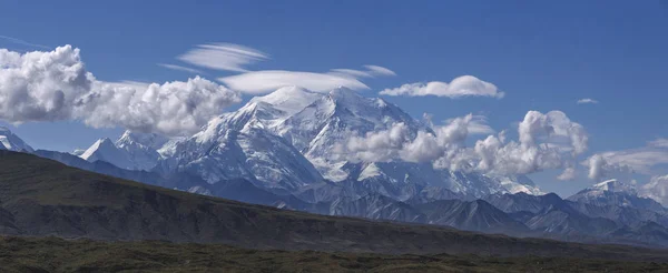 Denali (Monte McKinley) es el pico de montaña más alto de América del Norte — Foto de Stock