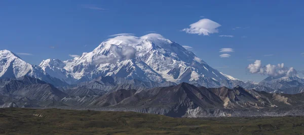 Denali (Mount Mckinley) is de hoogste berg in Noord ben — Stockfoto