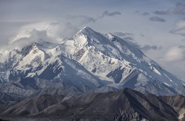 德纳 (麦金利) 是北方最高的山峰。 — 图库照片