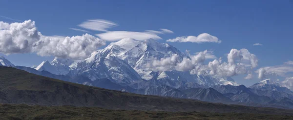 Denali (Monte McKinley) es el pico de montaña más alto de América del Norte —  Fotos de Stock