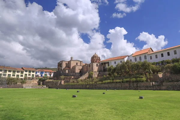 Cusco, Peru - 12 Aralık 2017: Cusco CIT eski binalar