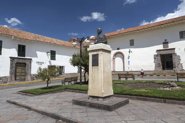 CUSCO, PERU -  DECEMBER 12, 2017: Ancient buildings of Cusco cit — Stock Photo, Image