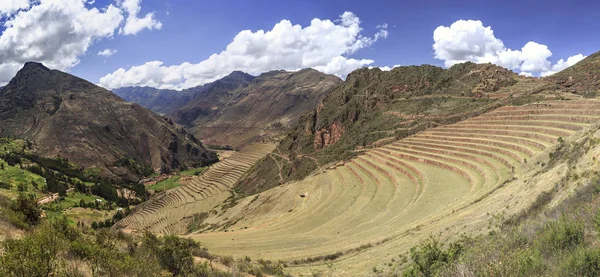 Antiguas ruinas incas de Pisac en el Valle Sagrado, Cuzco, Perú —  Fotos de Stock