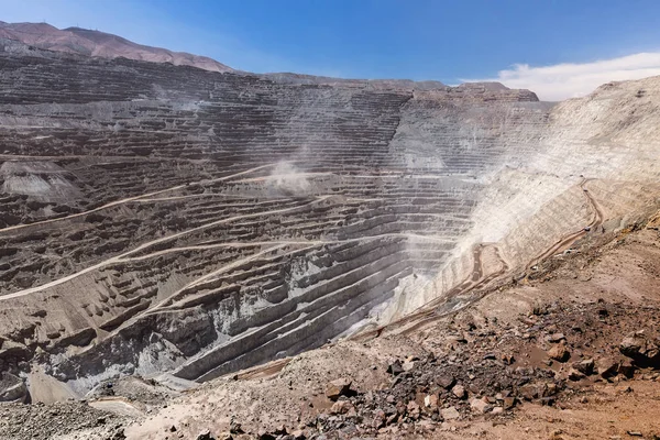 Na świecie największym odkrywki kopalni miedzi Chuquicamata, Calama, Chil — Zdjęcie stockowe