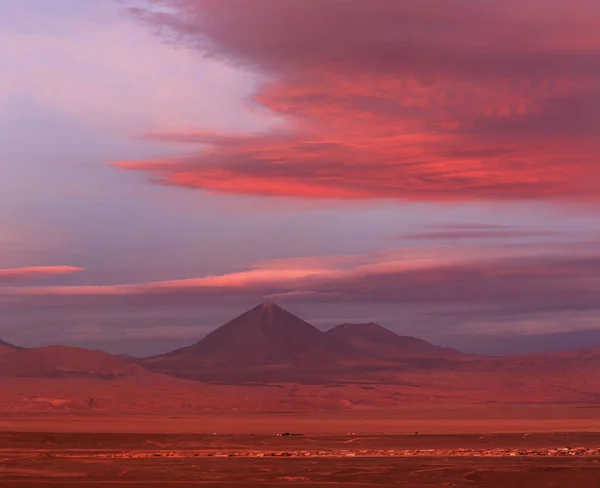 Vulcão Likankabur, Deserto do Atacama, Chile — Fotografia de Stock
