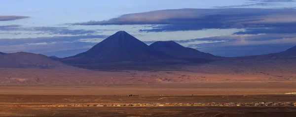 Volcano Likankabur, Atacama Desert, Chile — Stock Photo, Image