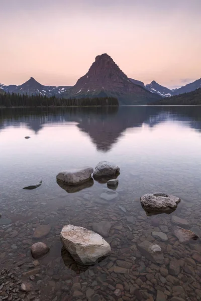 İki Tıp Gölü, Glacien Milli Parkı, Montana, ABD — Stok fotoğraf