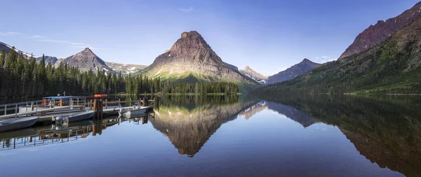 2 つの医学湖、Glacien 国立公園、モンタナ州、アメリカ合衆国 — ストック写真