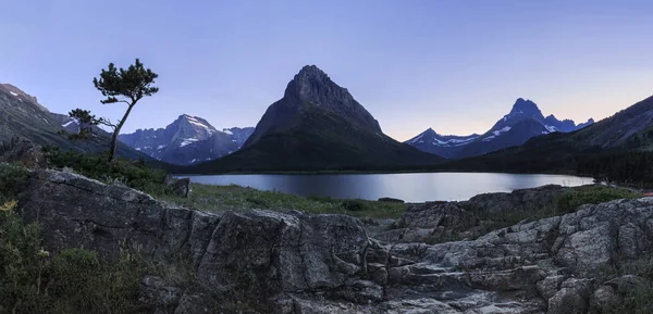 Swiftcurrent-tó, a Glacien Nemzeti Park, Montana, Amerikai Egyesült Államok — Stock Fotó