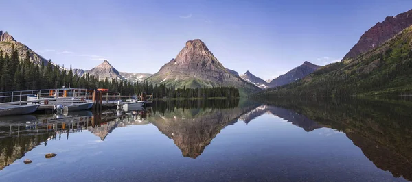 2 つの医学湖、Glacien 国立公園、モンタナ州、アメリカ合衆国 — ストック写真