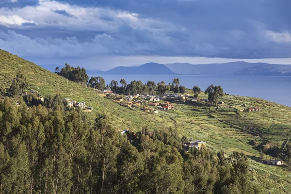 Sun Island, Titicacasjön i Bolivia — Stockfoto