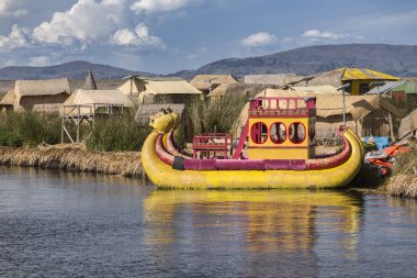 Uros yüzen ada, Titicaca gölü, Peru