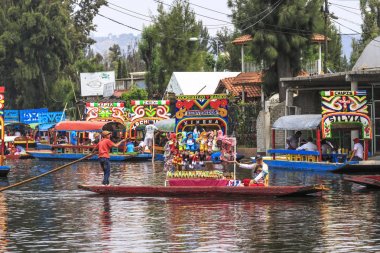 Xochimilco, Meksika - 20 Mayıs 2017: Xo renkli Meksika tekneler