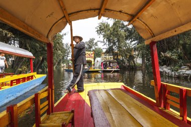 Xochimilco, Meksika - 20 Mayıs 2017: Xo renkli Meksika tekneler