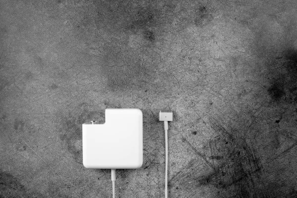 Magsafe Зарядное Устройство Apple Power Adapter Металлический Фон — стоковое фото
