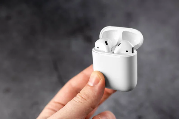 Vainas Aire Con Caja Carga Inalámbrica Nuevos Airpods Sobre Fondo —  Fotos de Stock