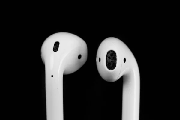 Luftkuddar Med Trådlös Laddning Fall Nya Airpods 2019 Svart Bakgrund — Stockfoto