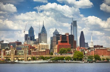 Pennsylvania 'daki Delaware Nehri üzerindeki Philadelphia şehri.