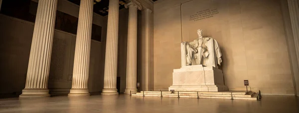 Washington DC 'deki Ulusal AVM' de Abraham Lincoln Anıtı