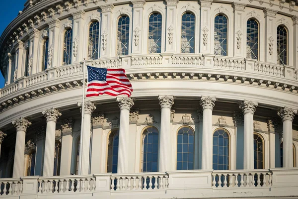 Símbolo Bandeira Americana Capitólio Dos Estados Unidos Edifício Senado Washington — Fotografia de Stock