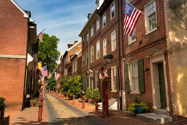 Elfreths Alley, Amerika Birleşik Devletleri 'nin Philadelphia' daki en eski yerleşim yeridir.