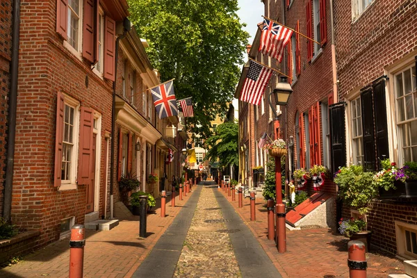 Elfreths Alley, Amerika Birleşik Devletleri 'nin Philadelphia' daki en eski yerleşim yeridir.
