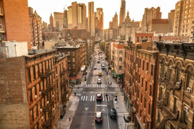 Manhattan, New York 'ta Çin Mahallesi' nin yoğun nüfuslu caddeleri.