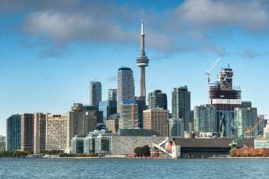 Toronto Kanada şehir merkezi Ontario Gölü üzerindeki gökyüzü manzarası