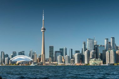 Toronto Kanada şehir merkezi Ontario Gölü üzerindeki gökyüzü manzarası