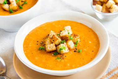 croutons sebze çorbası