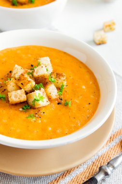 croutons sebze çorbası